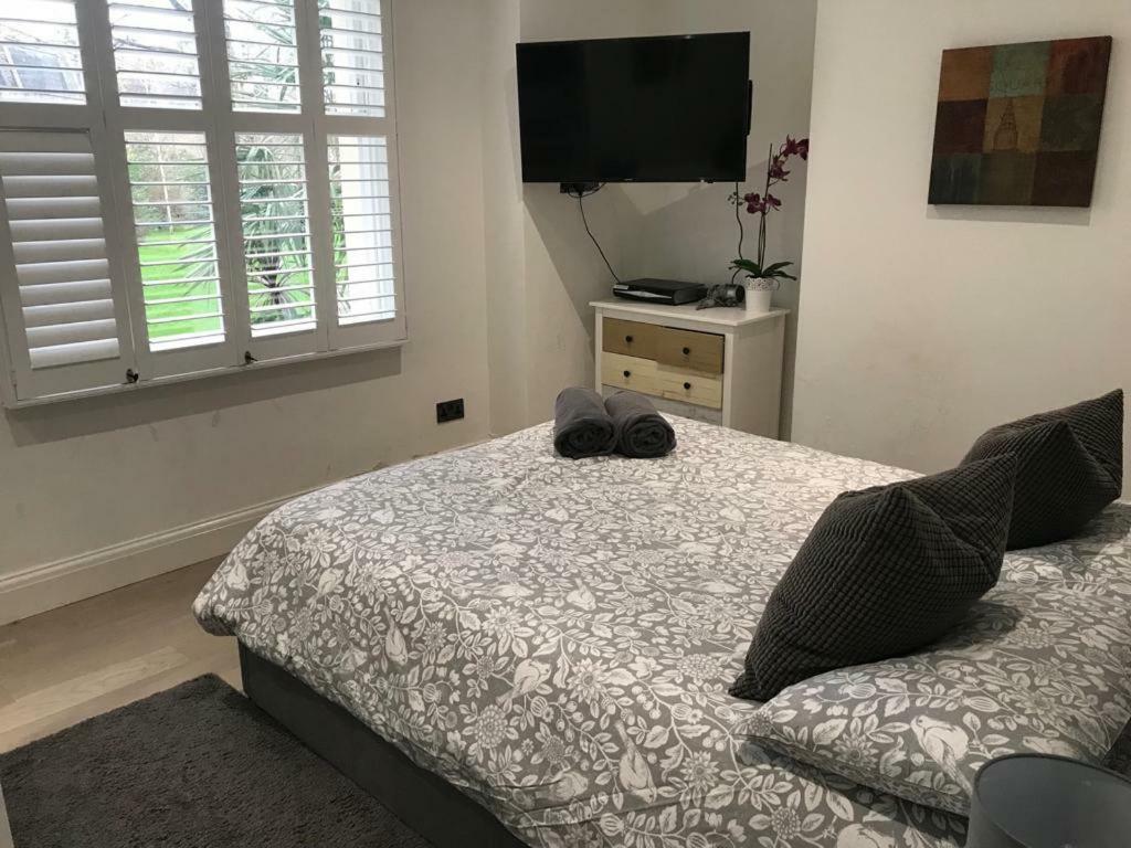 Апартаменты Bright Convenient Flat In Little Venice Лондон Экстерьер фото